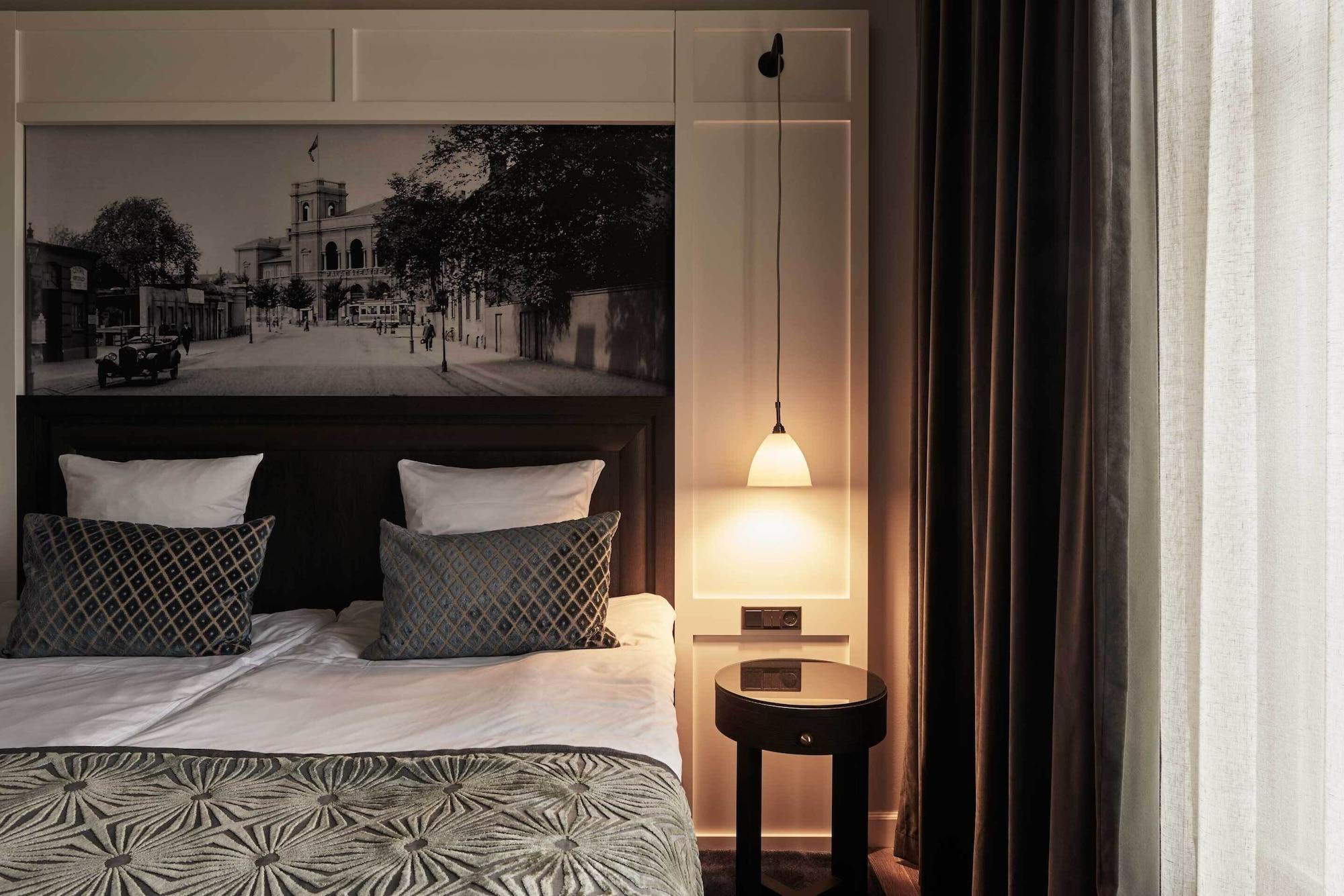 Ascot Hotel